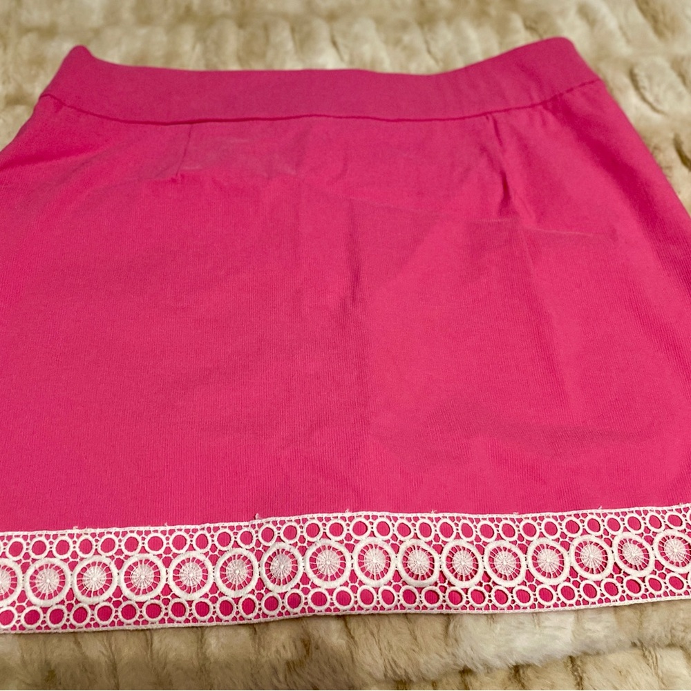 Women’s Size 10 Bright Pink and White Skort with Embroidered Trim